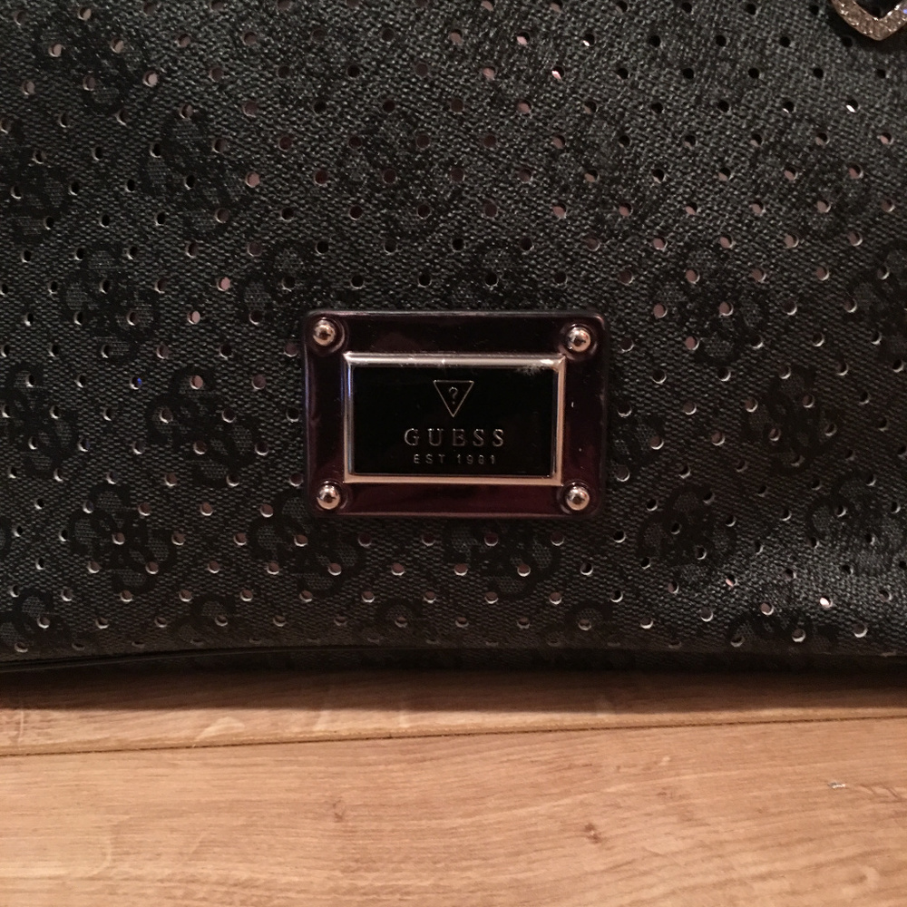 Guess Hand Bag - Picture 3 of 4